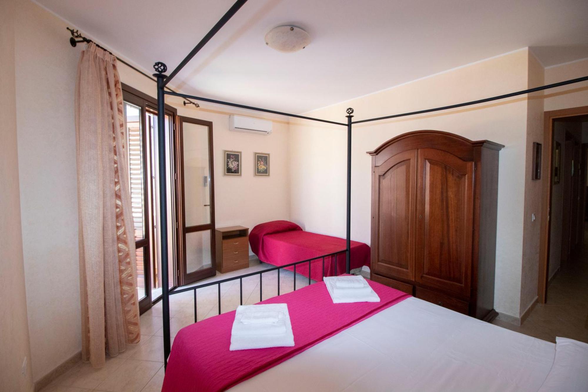 Case Vacanza Cristina Site In Antico Baglio E In Via Abruzzi N 161 Сан-Віто-Ло-Капо Екстер'єр фото
